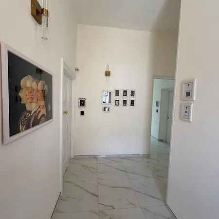 Ippolita Palace Luxury Apartamento