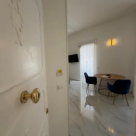 Ippolita Palace Luxury Apartamento *